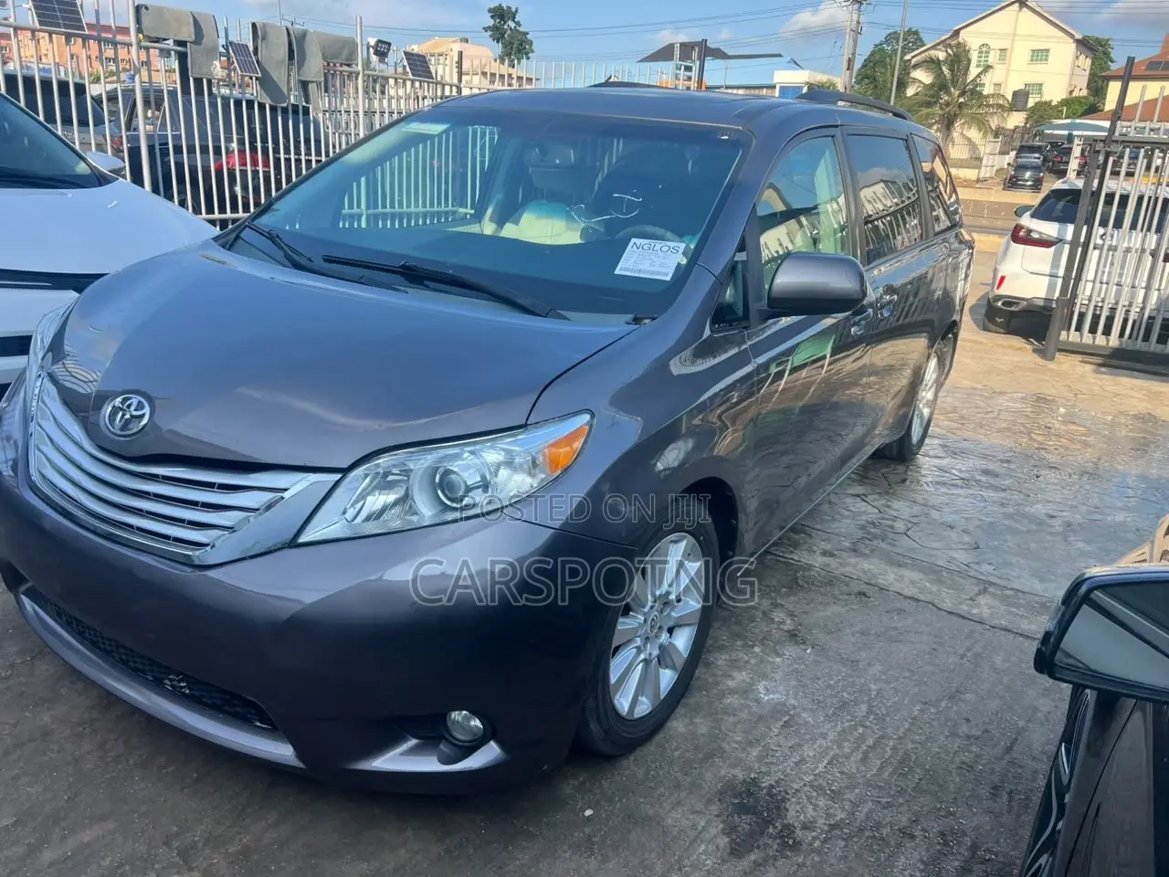 Toyota Sienna XLE AWD 7-Passenger 2013 Gray