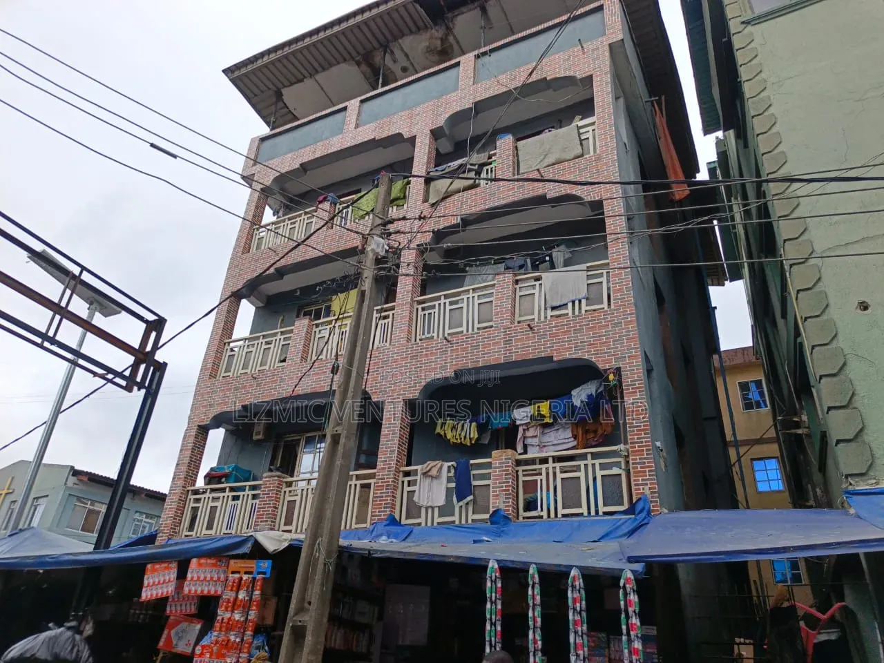 5bdrm Block of Flats in Idumota for sale