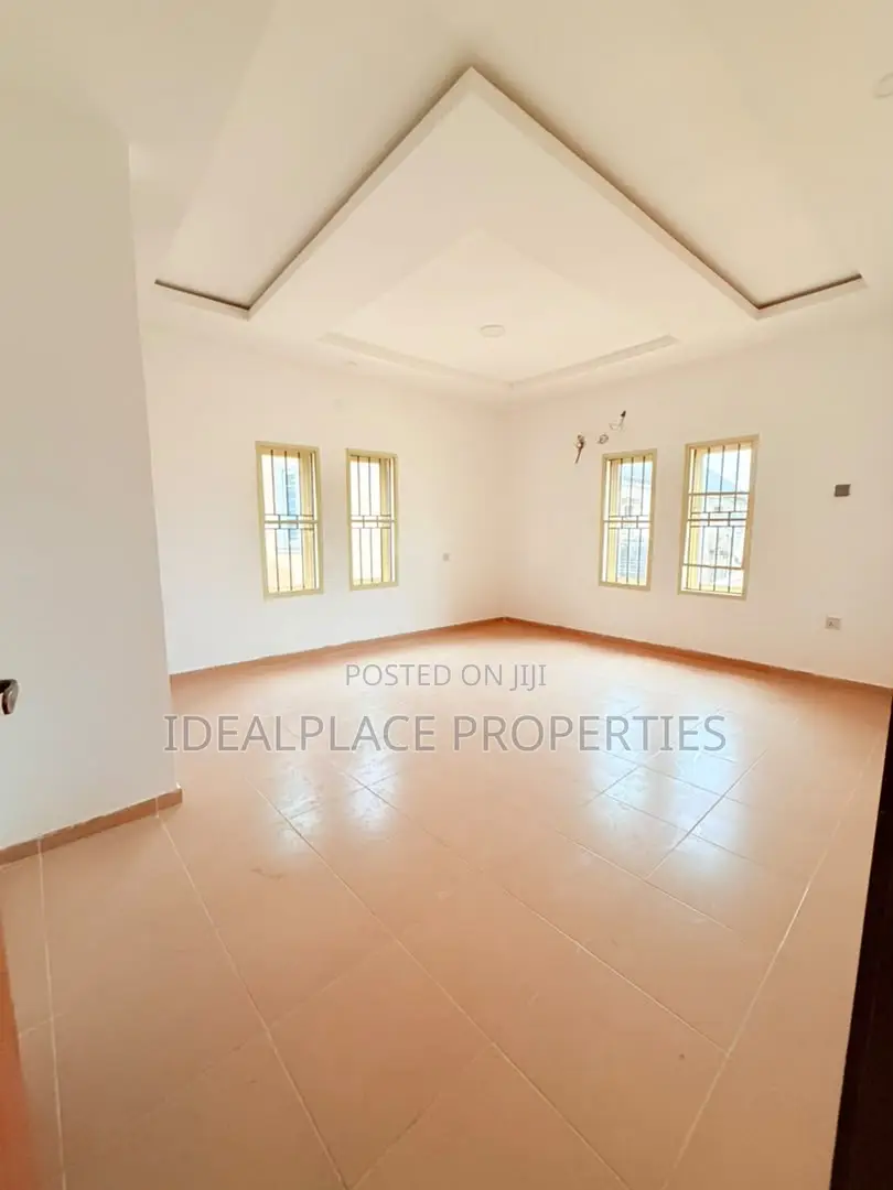 3bdrm Apartment in Ikorodu for sale