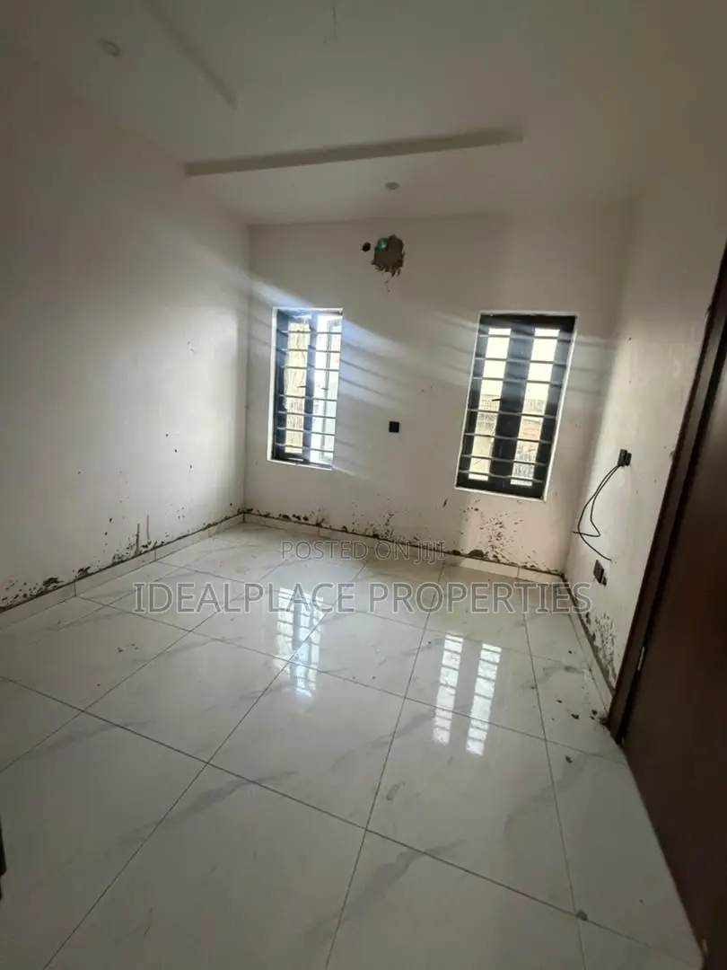 3bdrm Apartment in Gbagada for sale