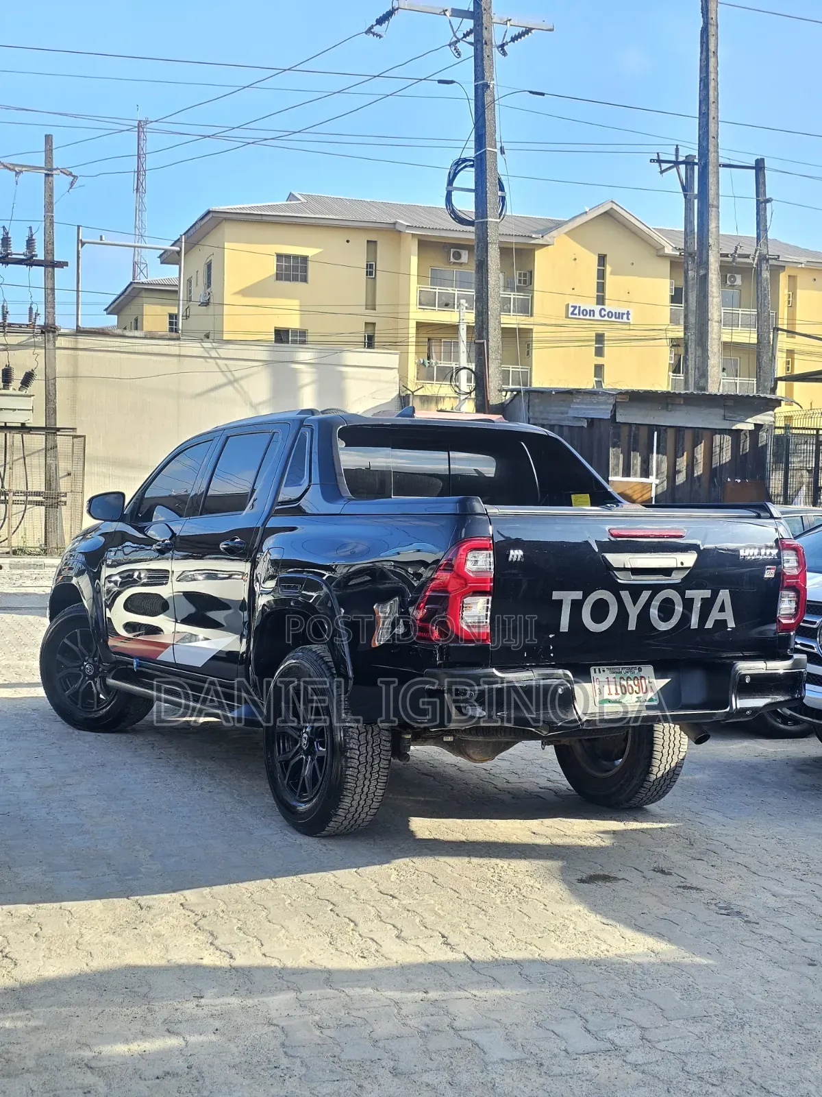 Toyota Hilux 2021 Black