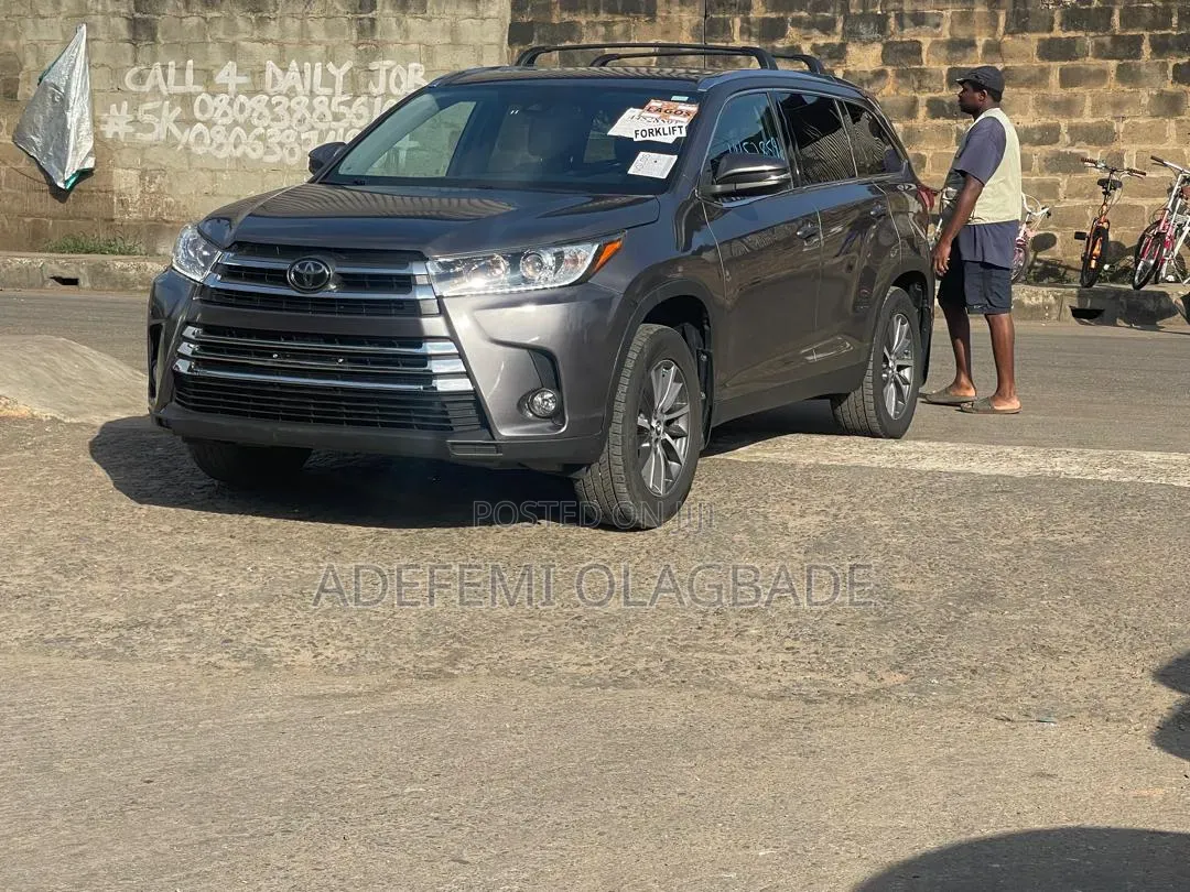 Toyota Highlander XLE 2019 Gray