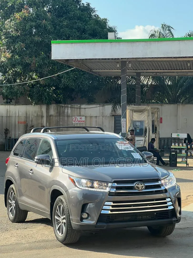 Toyota Highlander XLE 2019 Gray