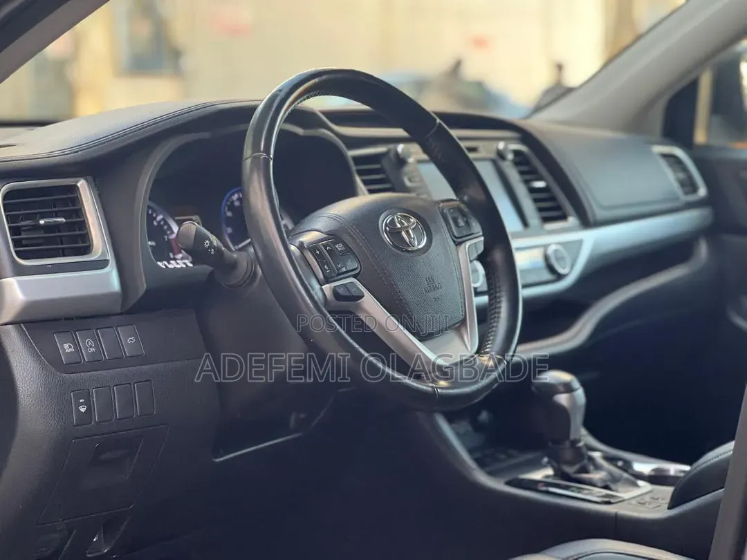 Toyota Highlander XLE 2019 Gray