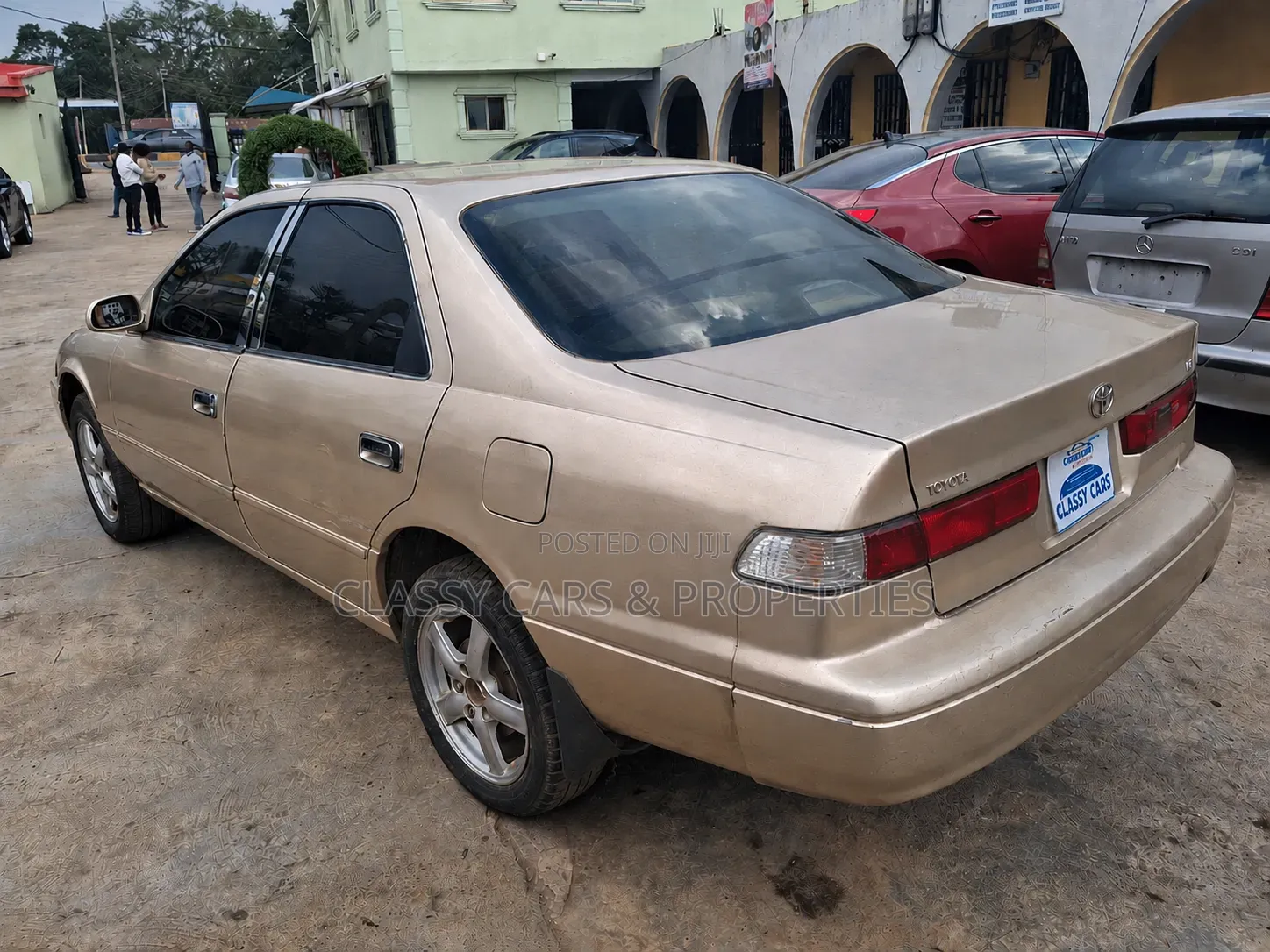 Toyota Camry 2000 Gold