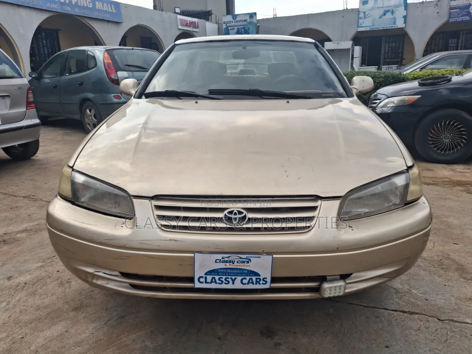 Toyota Camry 2000 Gold
