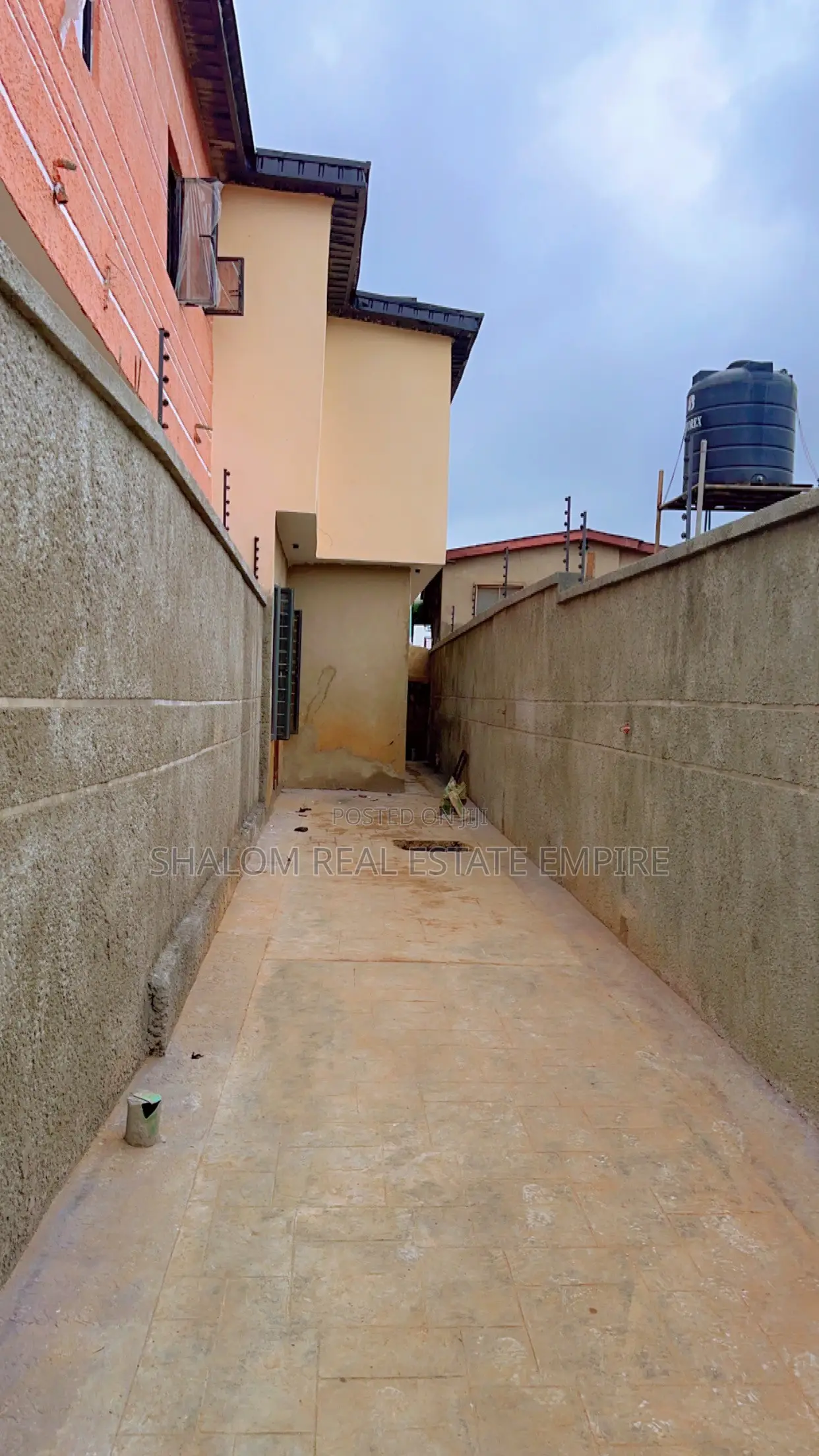 4bdrm Duplex in Olowoora, Kosofe / Kosofe for sale