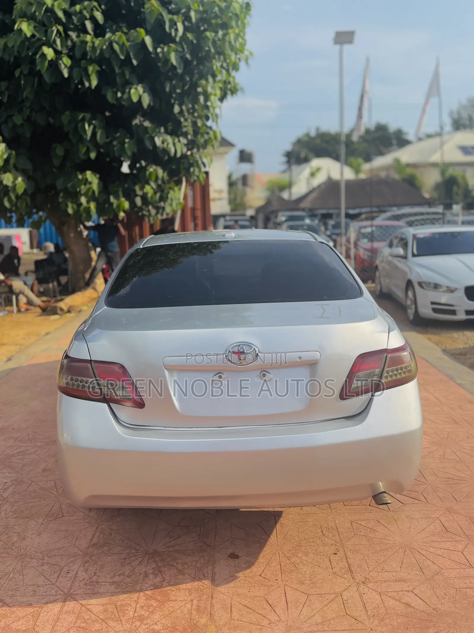 Toyota Camry LE 4dr Sedan (2.5L 4cyl 6AM) 2010 Silver