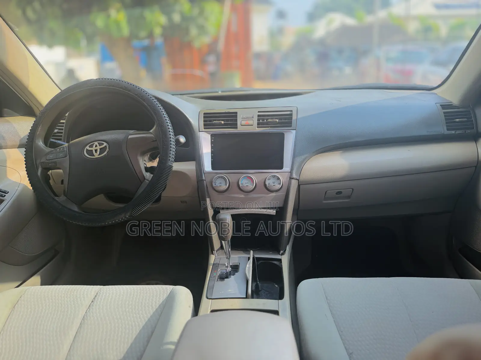 Toyota Camry LE 4dr Sedan (2.5L 4cyl 6AM) 2010 Silver