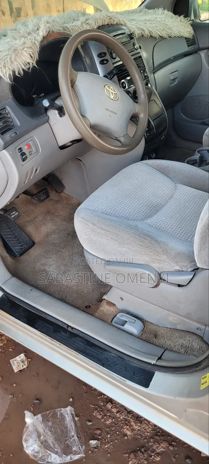 Toyota Sienna 2006 Silver