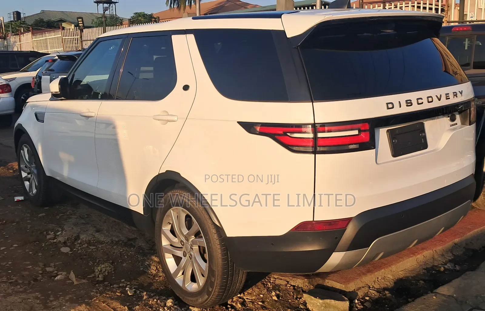 Land Rover Discovery 2018 White