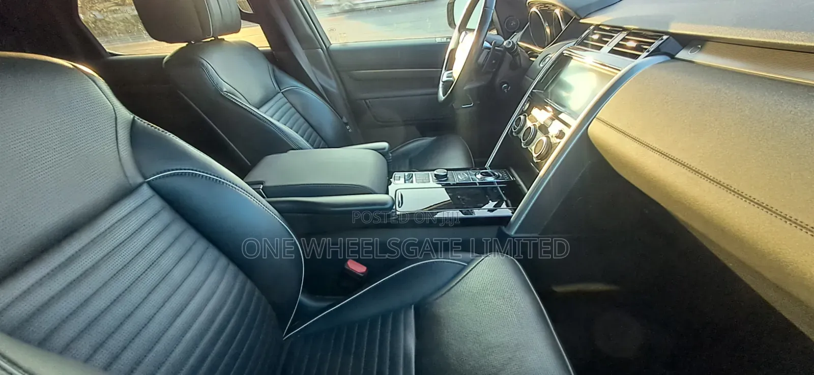 Land Rover Discovery 2018 White