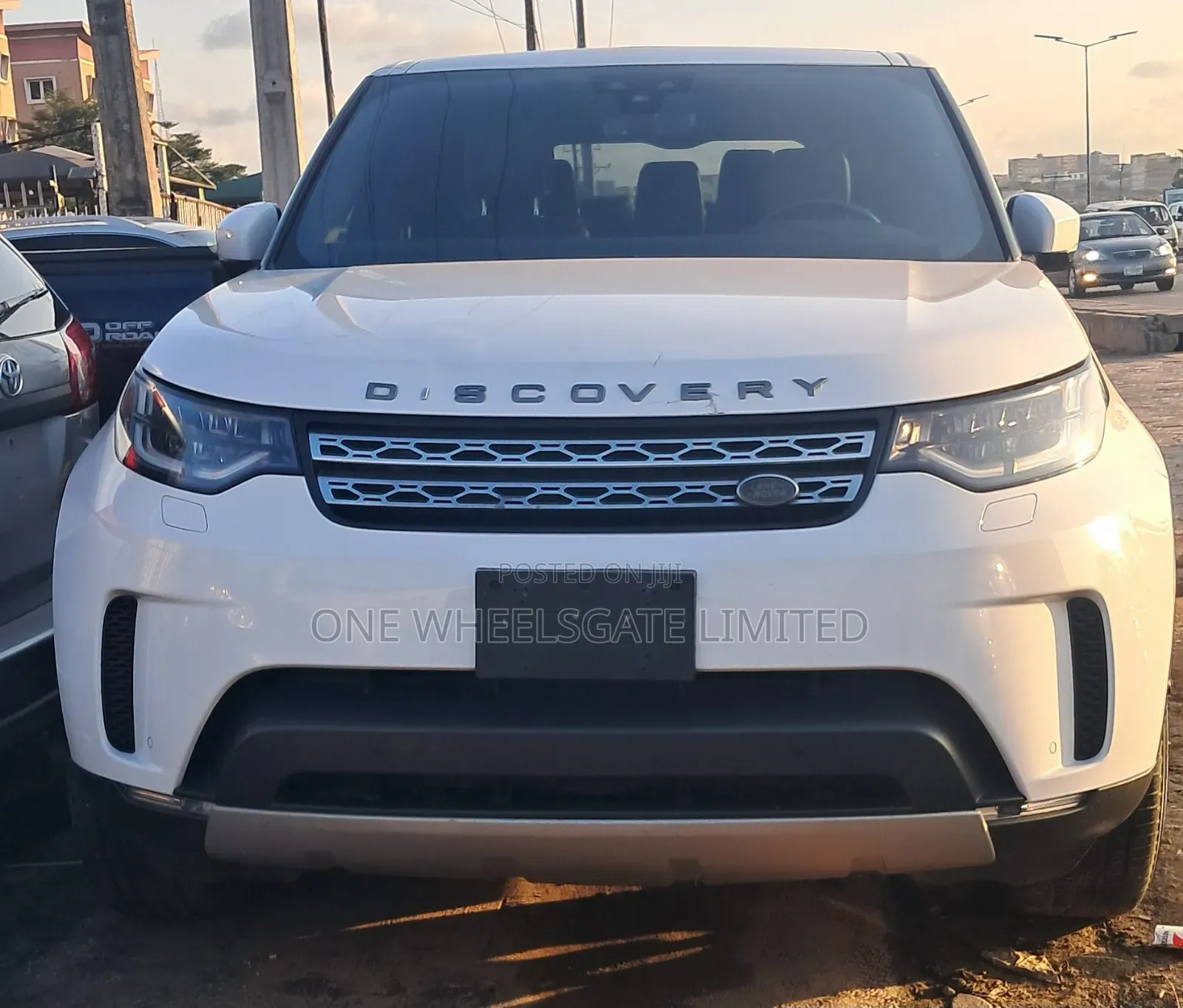 Land Rover Discovery 2018 White