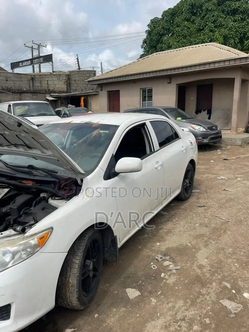 Toyota Corolla 2010 White