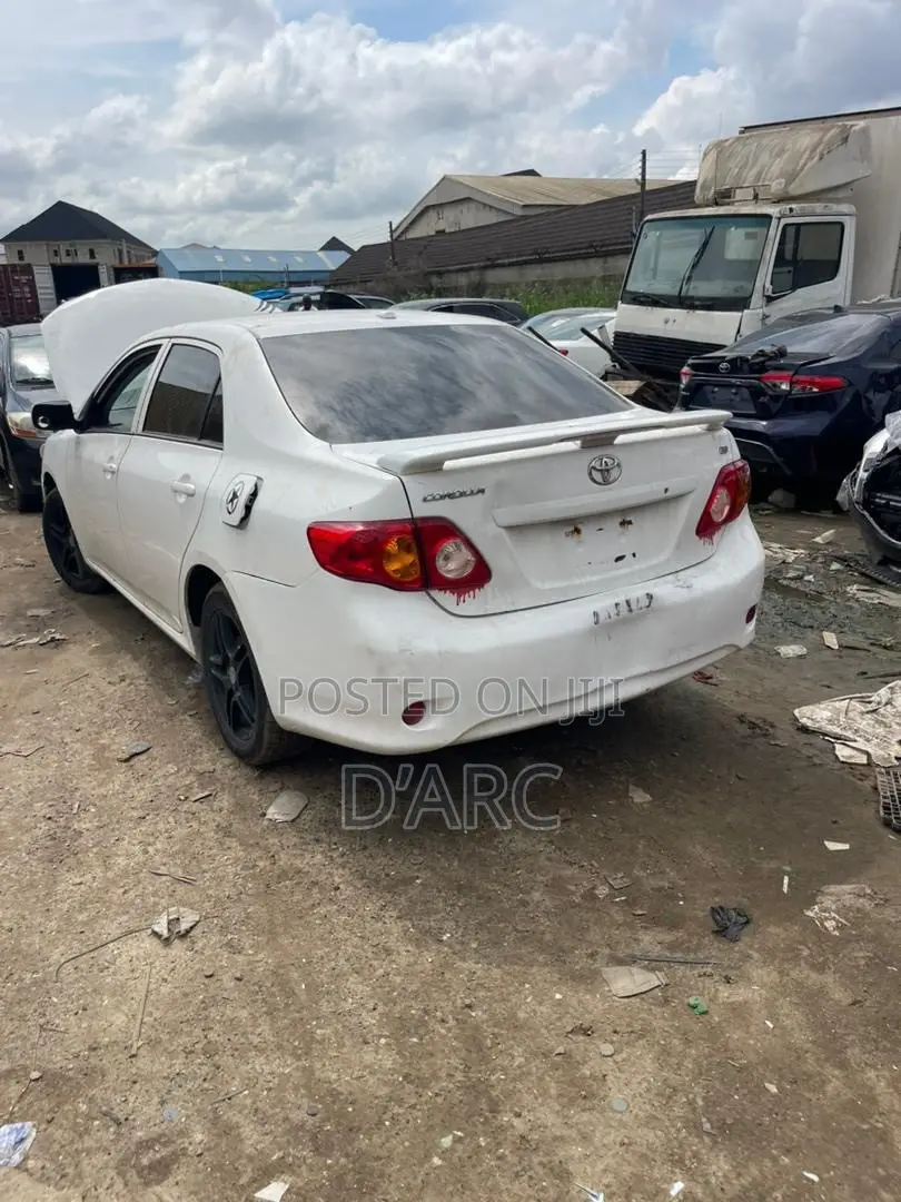 Toyota Corolla 2010 White