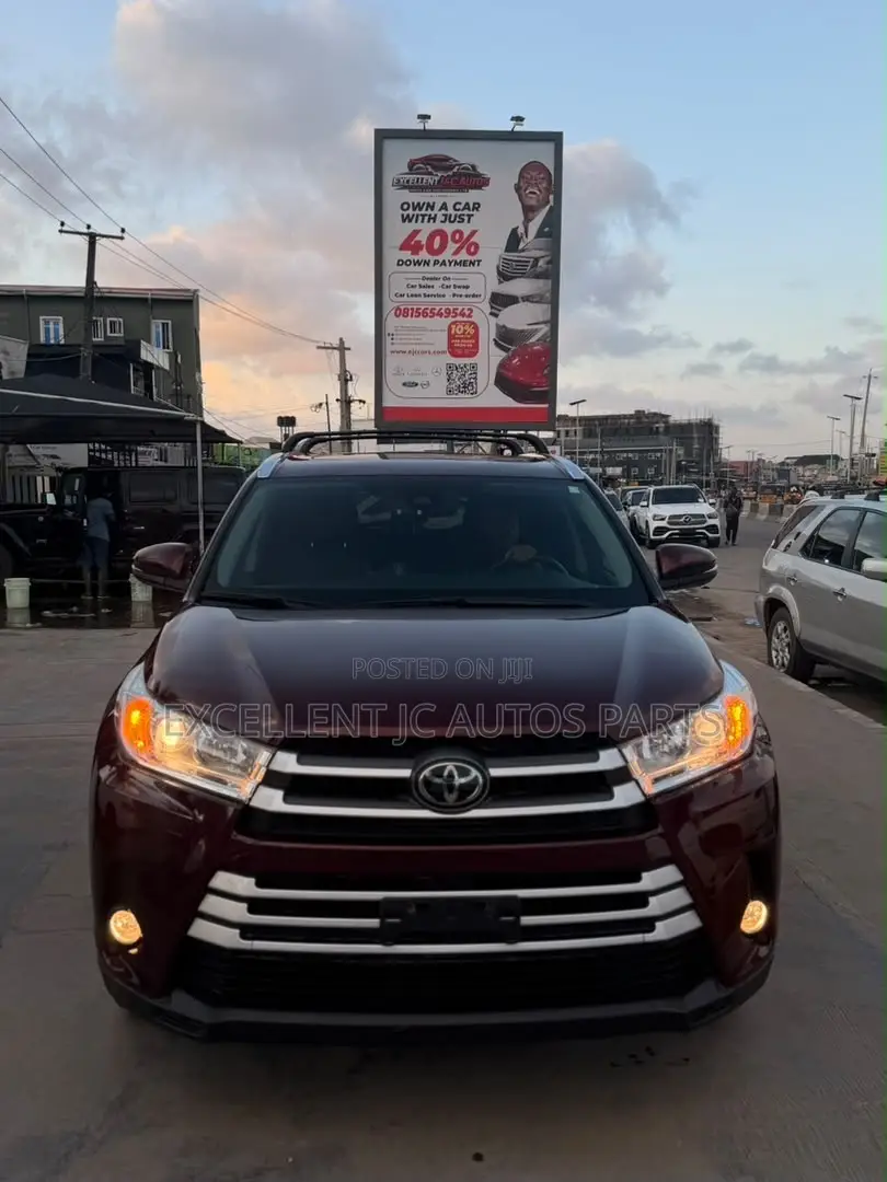 Toyota Highlander XLE 4x4 V6 (3.5L 6cyl 8A) 2018 Red