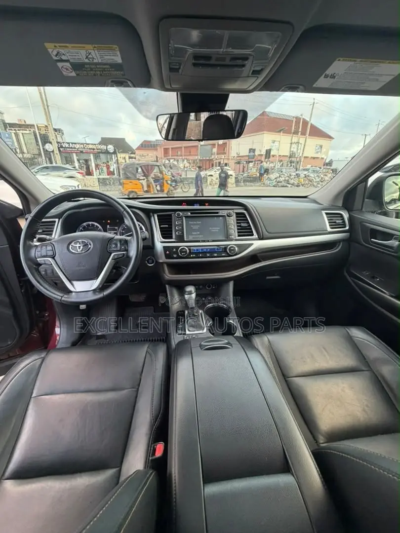 Toyota Highlander XLE 4x4 V6 (3.5L 6cyl 8A) 2018 Red