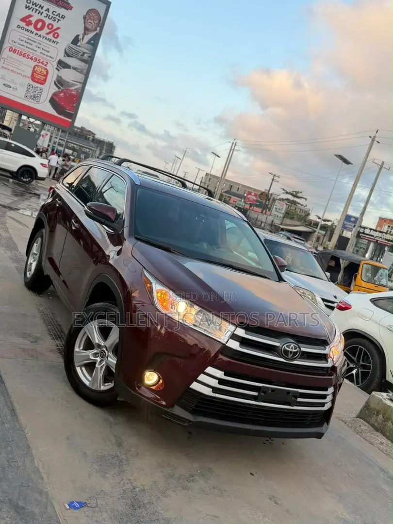 Toyota Highlander XLE 4x4 V6 (3.5L 6cyl 8A) 2018 Red