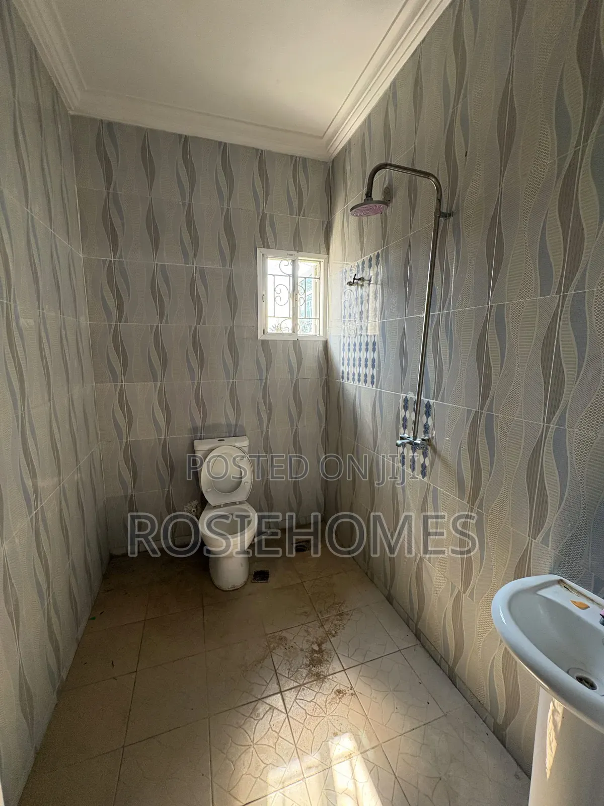 2bdrm Block of Flats in Awoyaya for rent