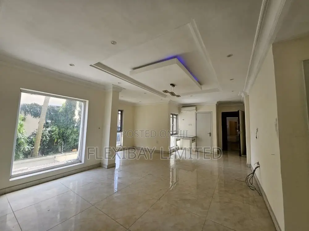 2bdrm Apartment in Lekki Phase 1 for rent