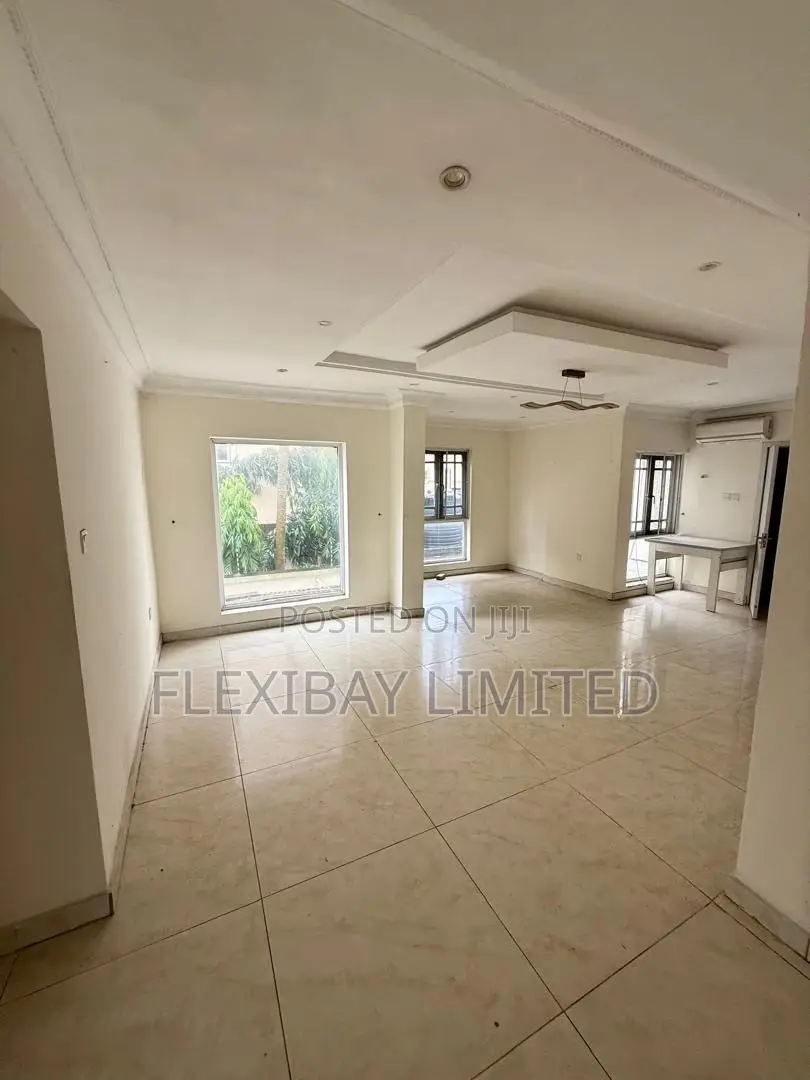 2bdrm Apartment in Lekki Phase 1 for rent