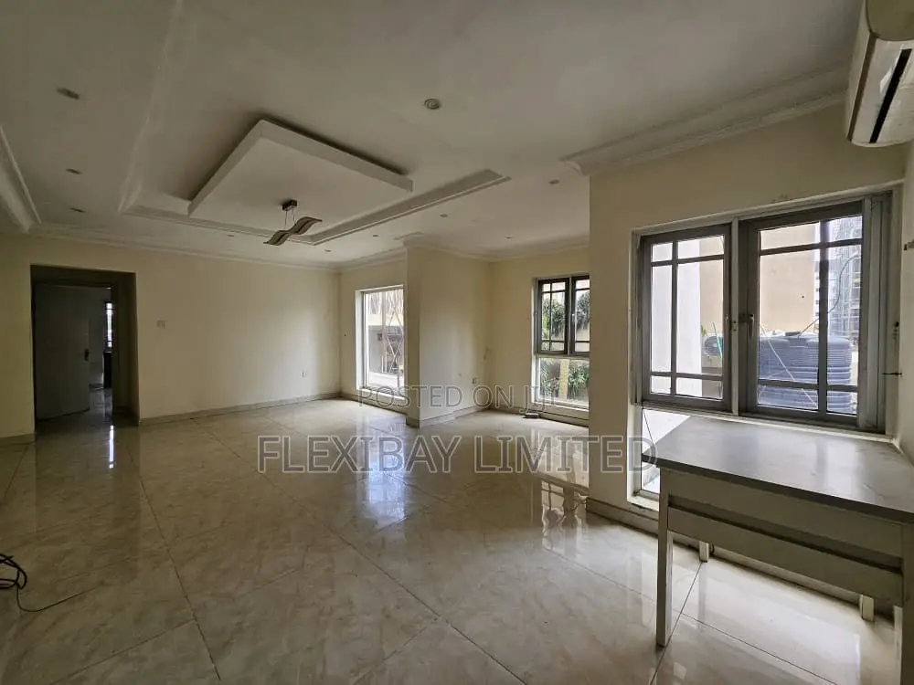2bdrm Apartment in Lekki Phase 1 for rent