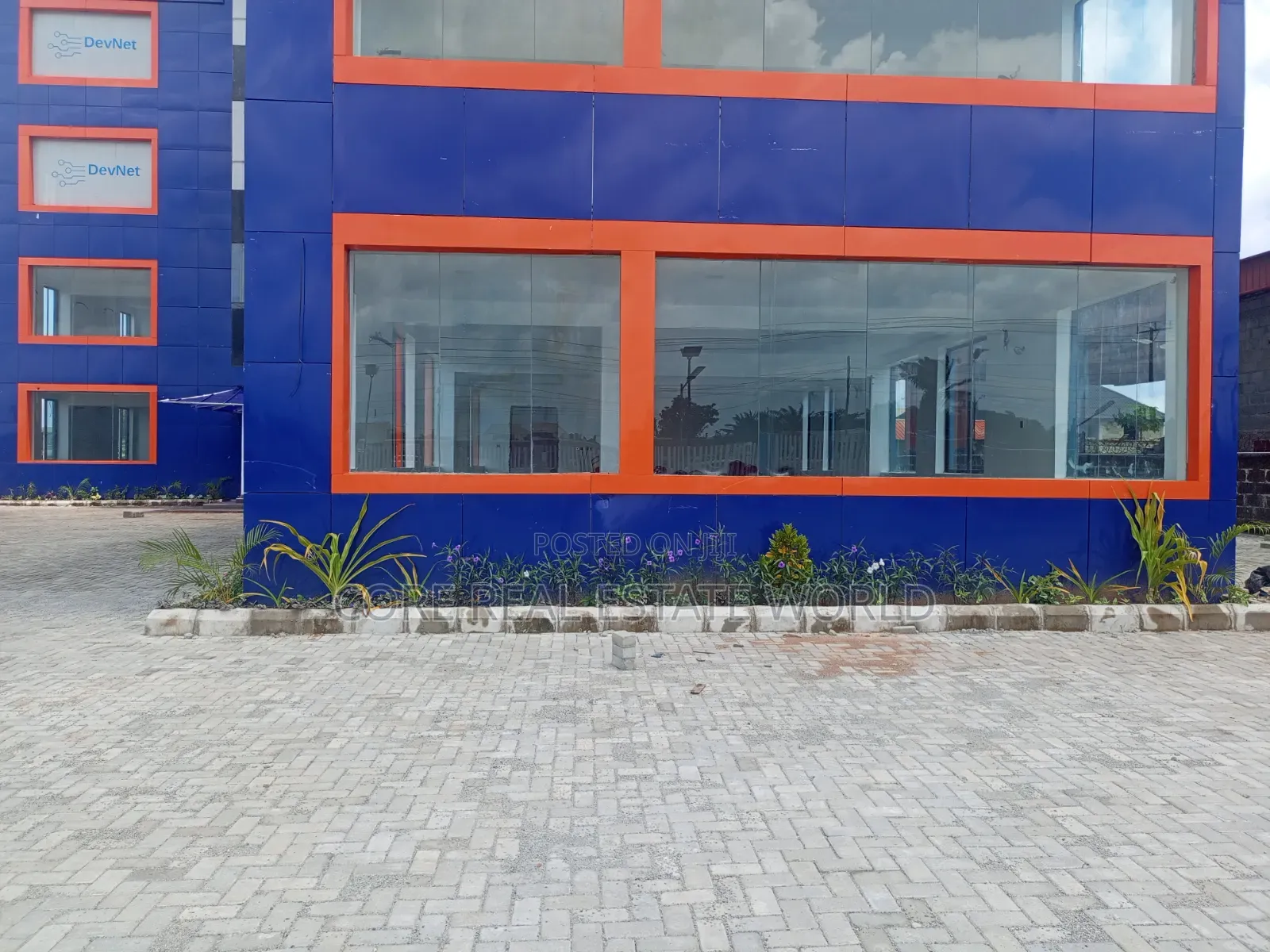 Spacious New Shop Facing Express Directly