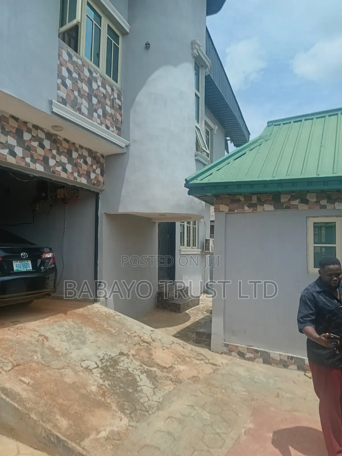 18bdrm Block of Flats in Ikota for sale