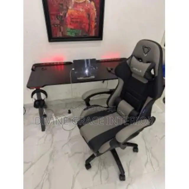 Gaming Chair With Height Adjustable Piston