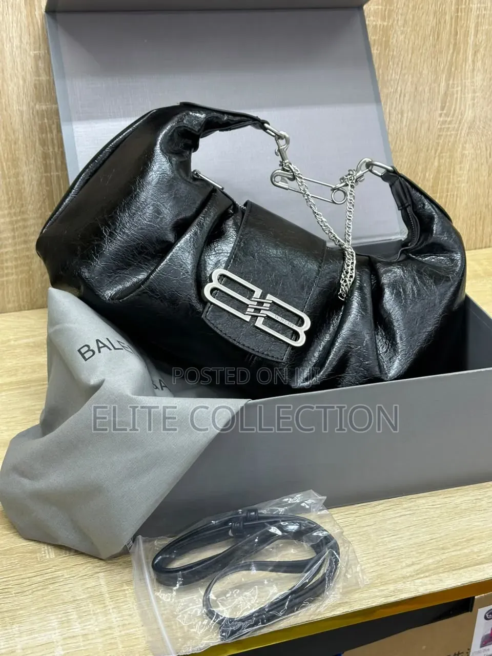 Luxury Balenciaga Bag in Two Colours,
Fully Packaged Boxed 
Big Size