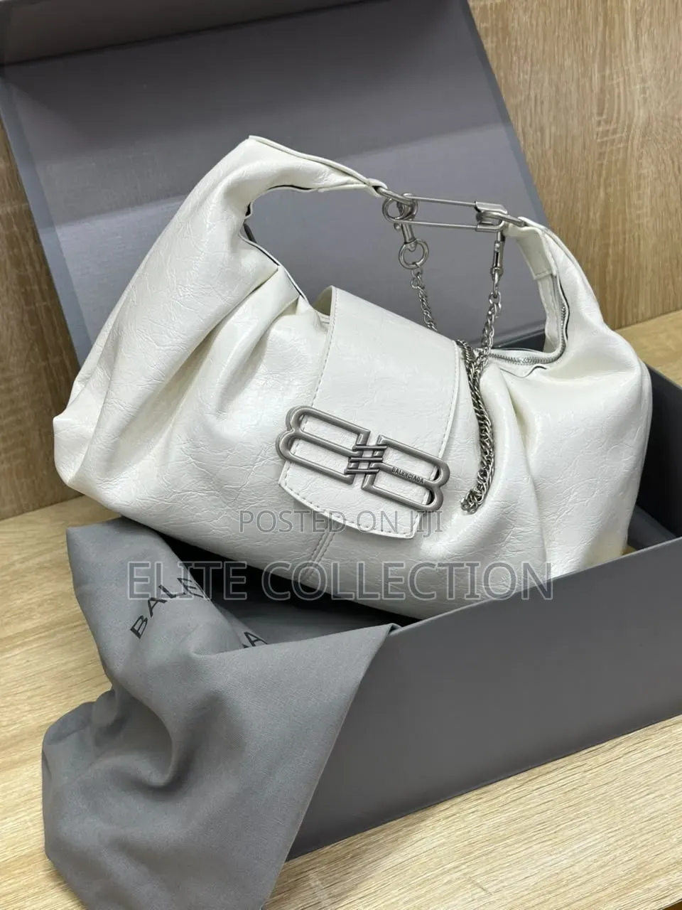 Luxury Balenciaga Bag in Two Colours,
Fully Packaged Boxed 
Big Size