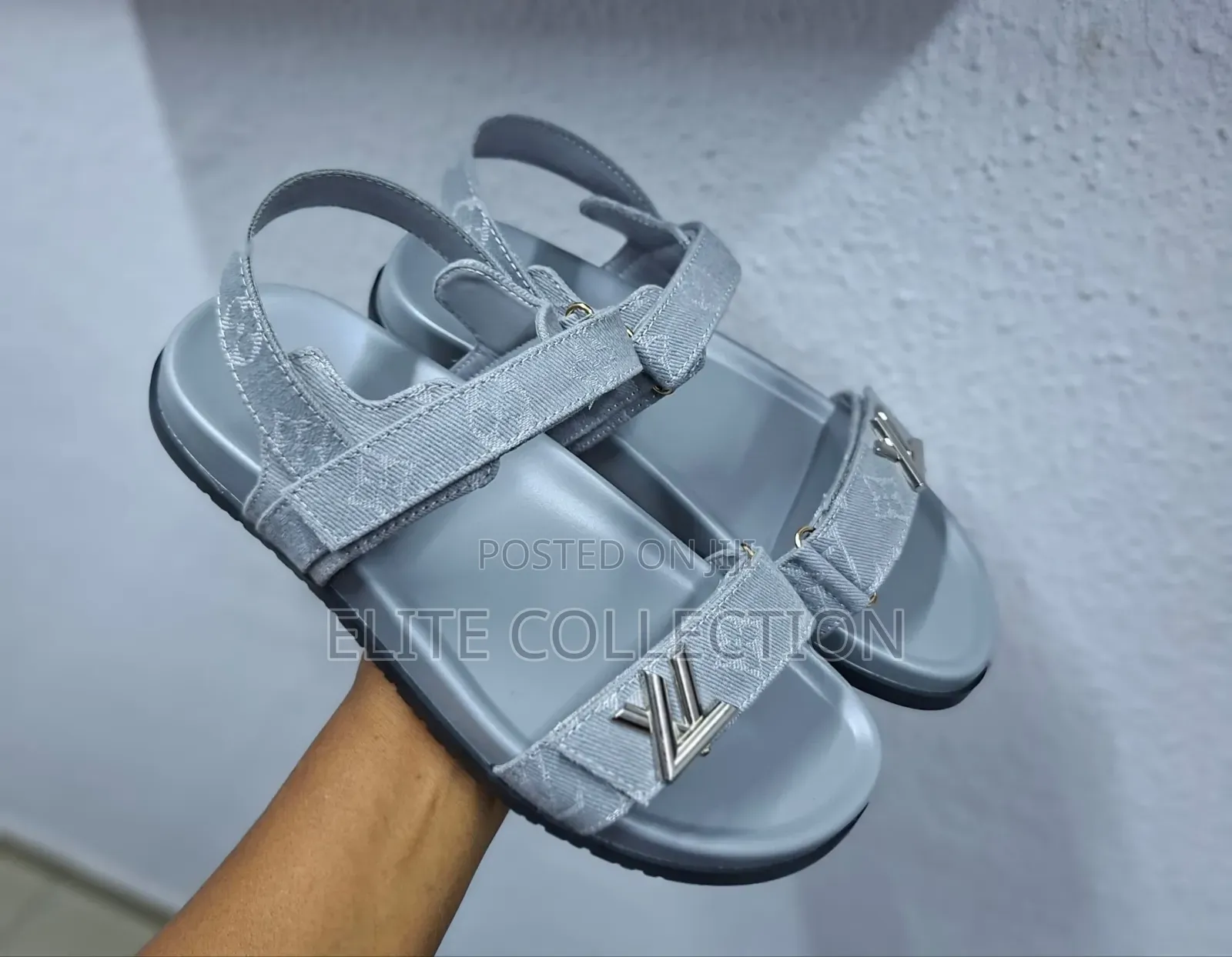 Louis Vuitton  Slide
 *Size 37 to 42
Fully Luxury Boxed