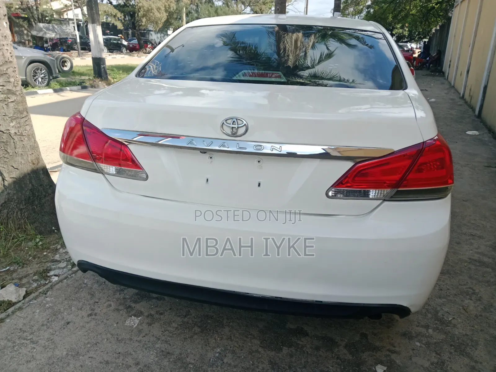 Toyota Avalon 2010 White