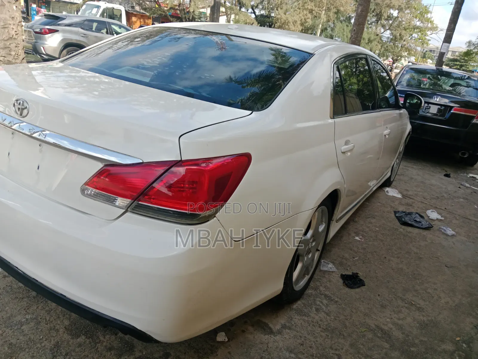 Toyota Avalon 2010 White