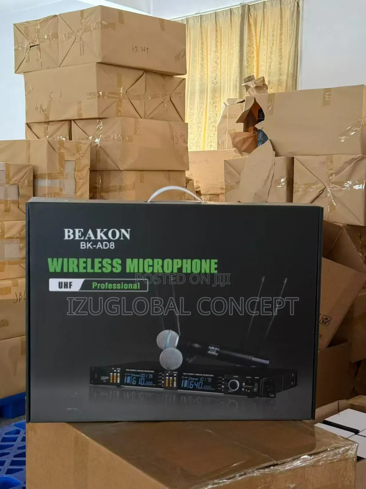 BEAKON BK-AD8 UHF Professional Wireless Microphone System.