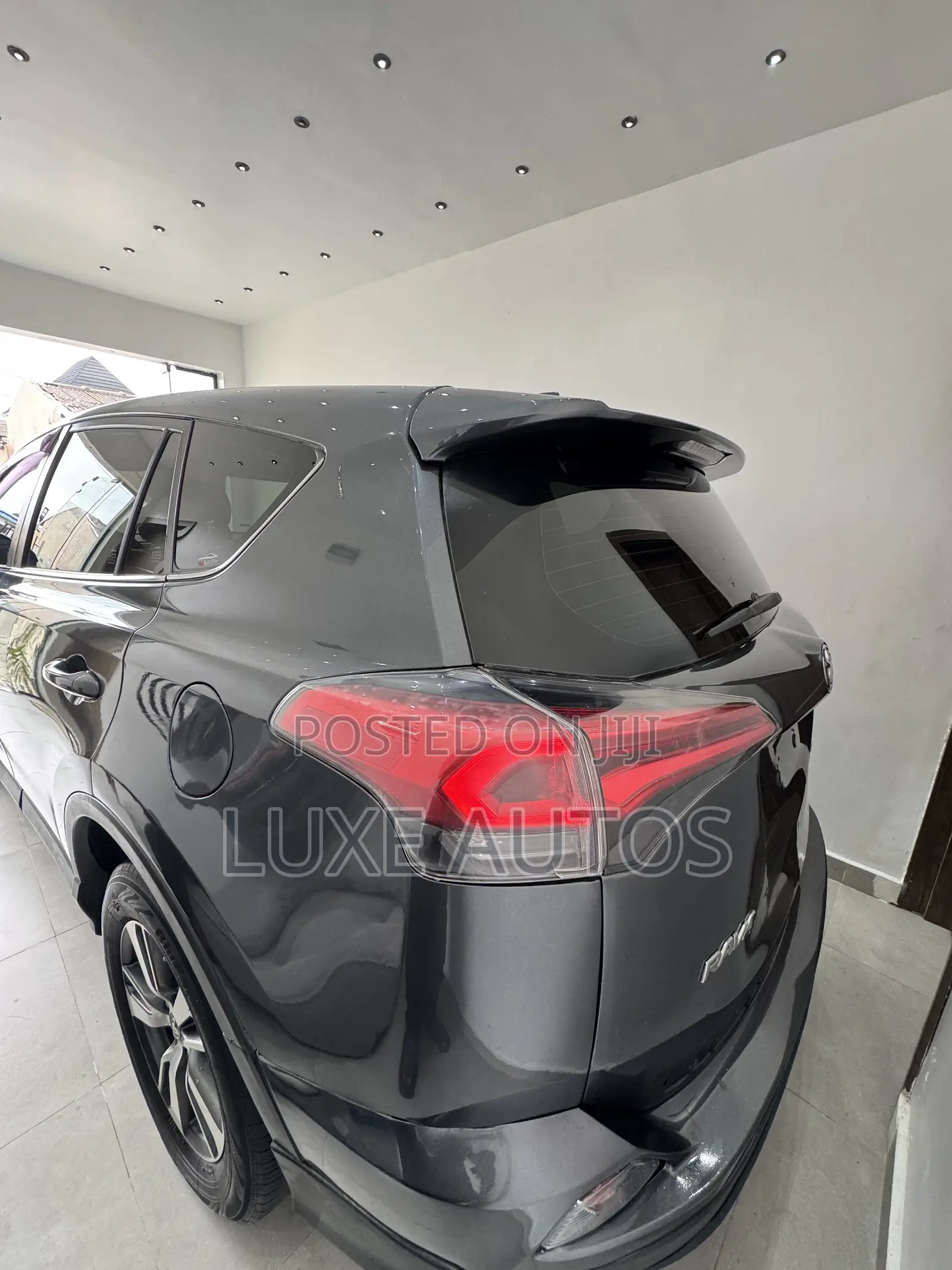 Toyota RAV4 Limited AWD (2.5L 4cyl 6A) 2017 Gray