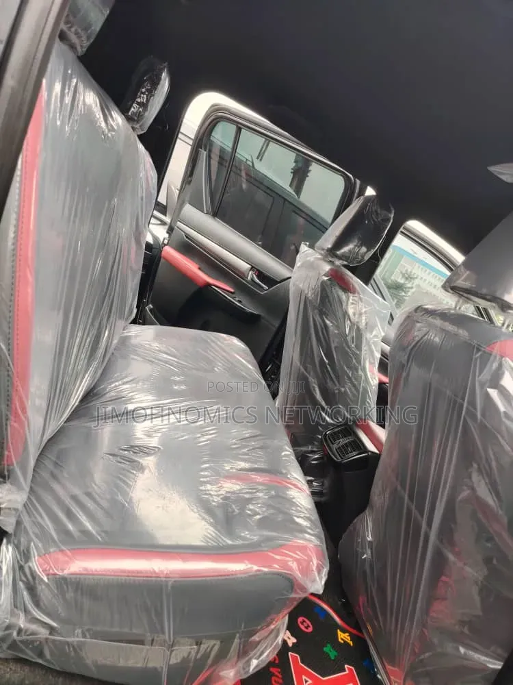 Toyota Hilux 2024 Black