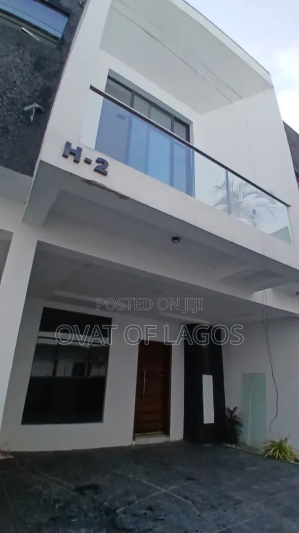3bdrm Duplex in Ikota for rent