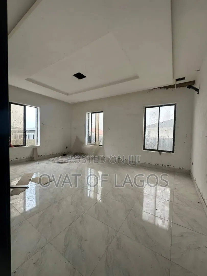 3bdrm Apartment in Victoria Island for sale