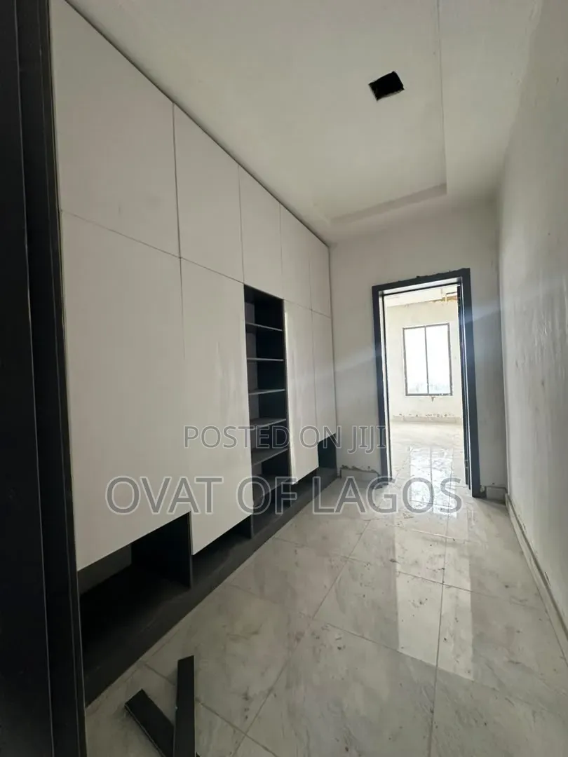 3bdrm Apartment in Victoria Island for sale