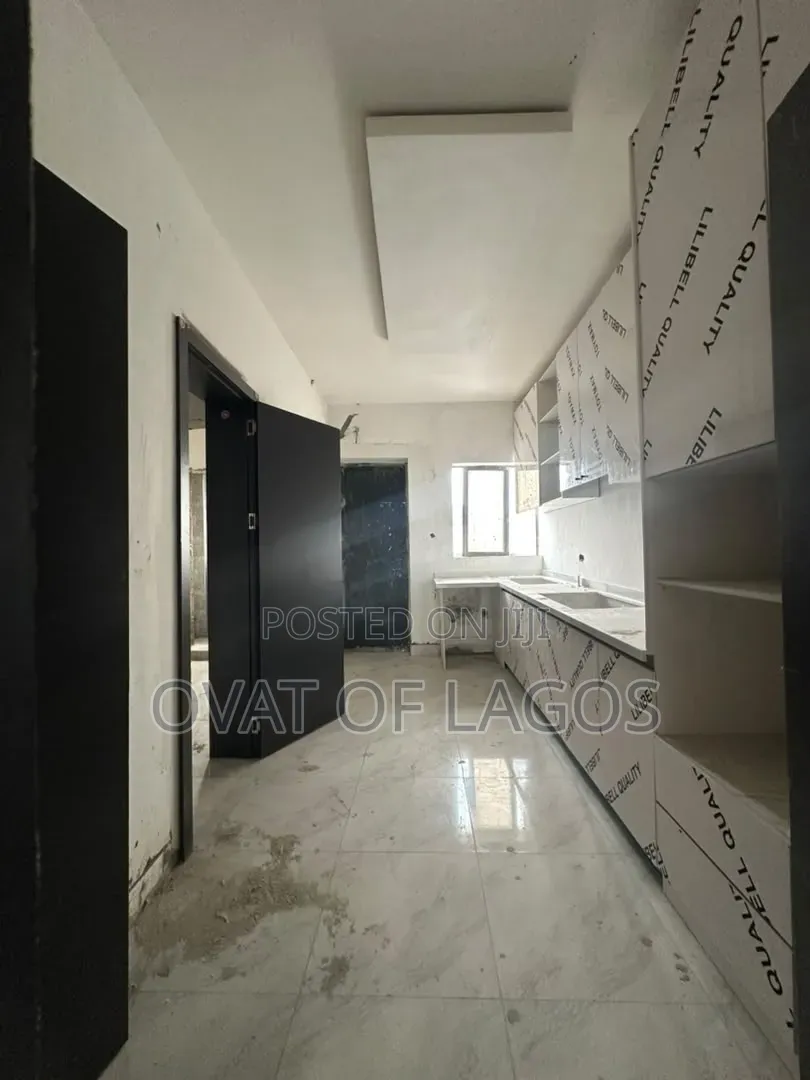 3bdrm Apartment in Victoria Island for sale
