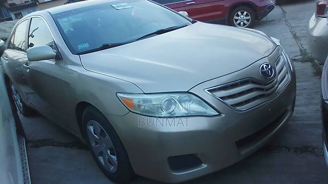 Toyota Camry 2010 Gold