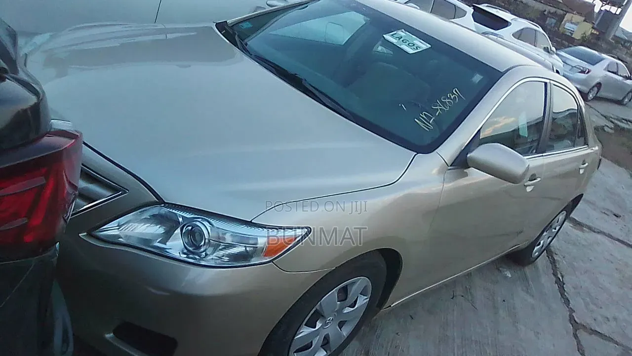 Toyota Camry 2010 Gold