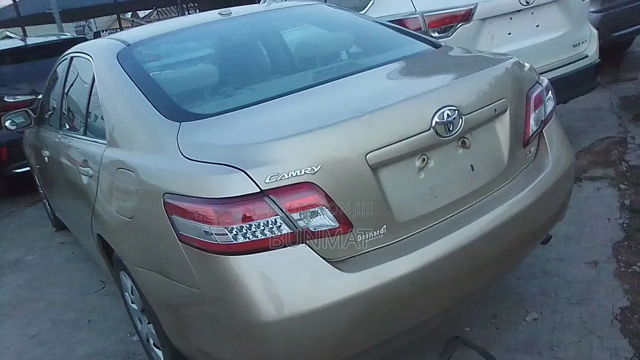 Toyota Camry 2010 Gold