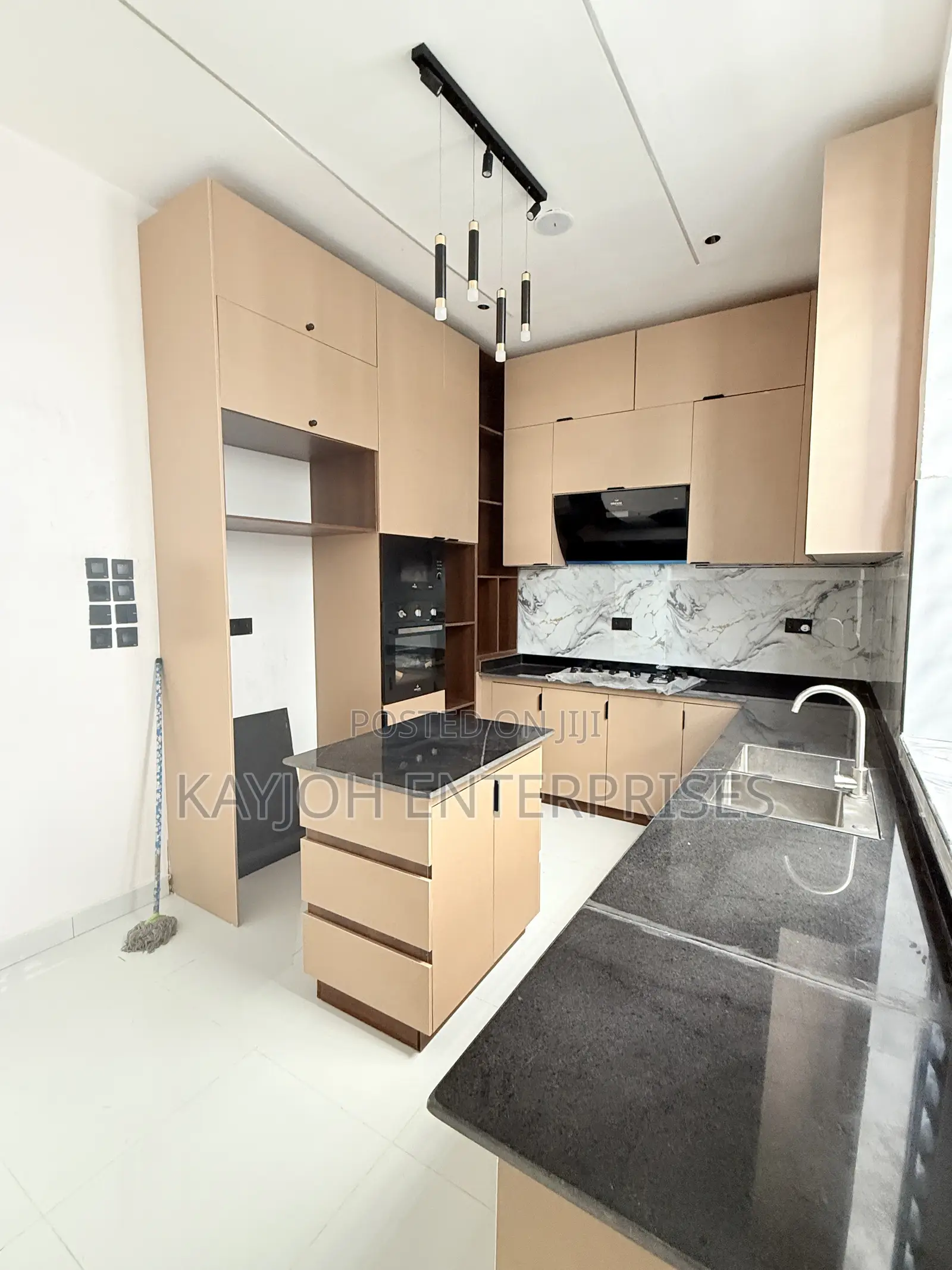 4bdrm Duplex in Captain Court, Ado / Ajah for sale