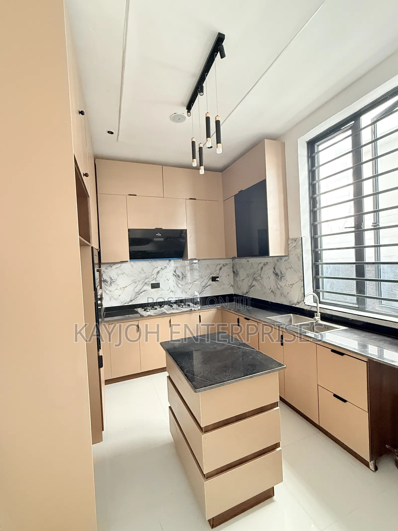 4bdrm Duplex in Captain Court, Ado / Ajah for sale