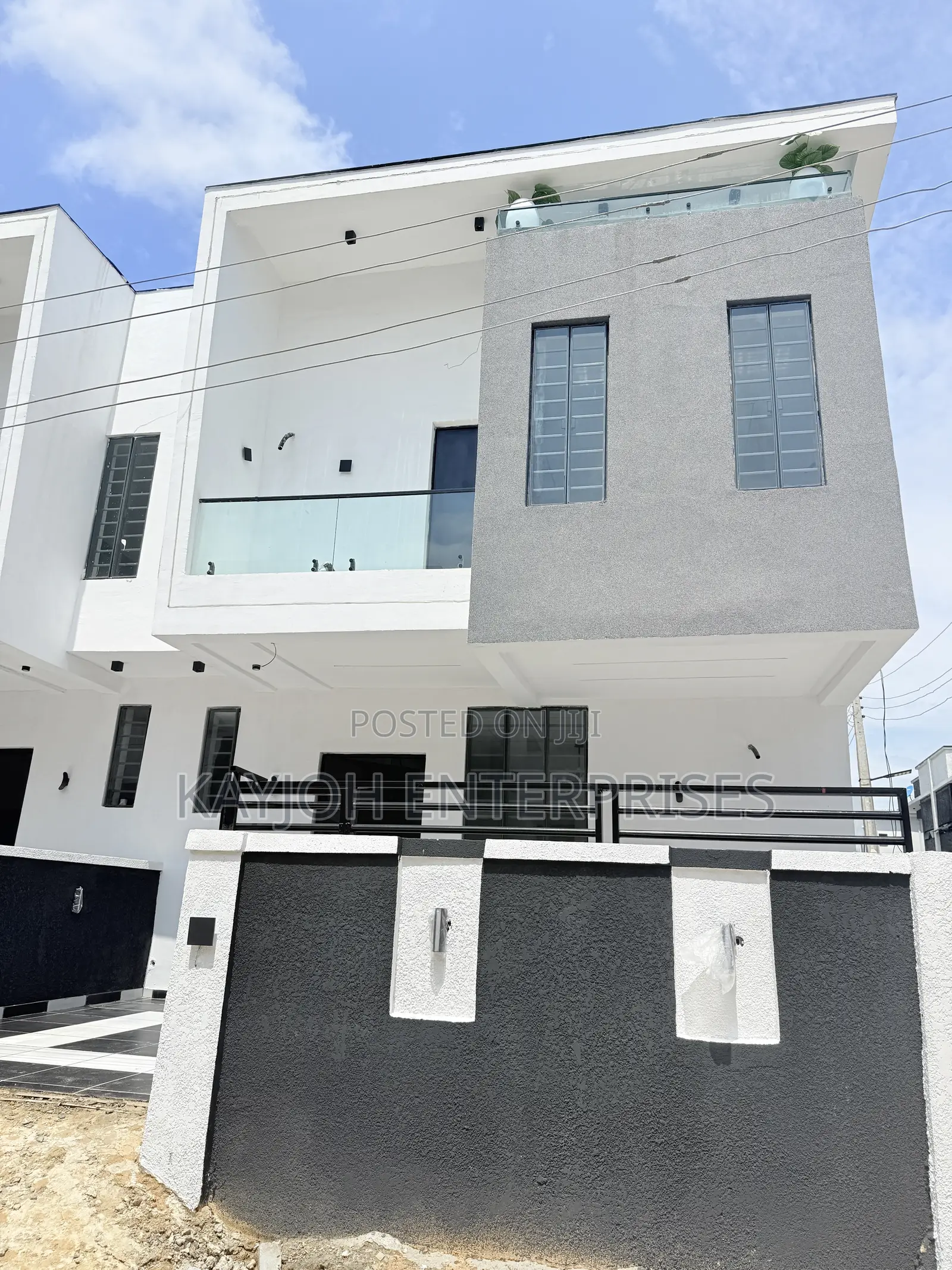 4bdrm Duplex in Captain Court, Ado / Ajah for sale