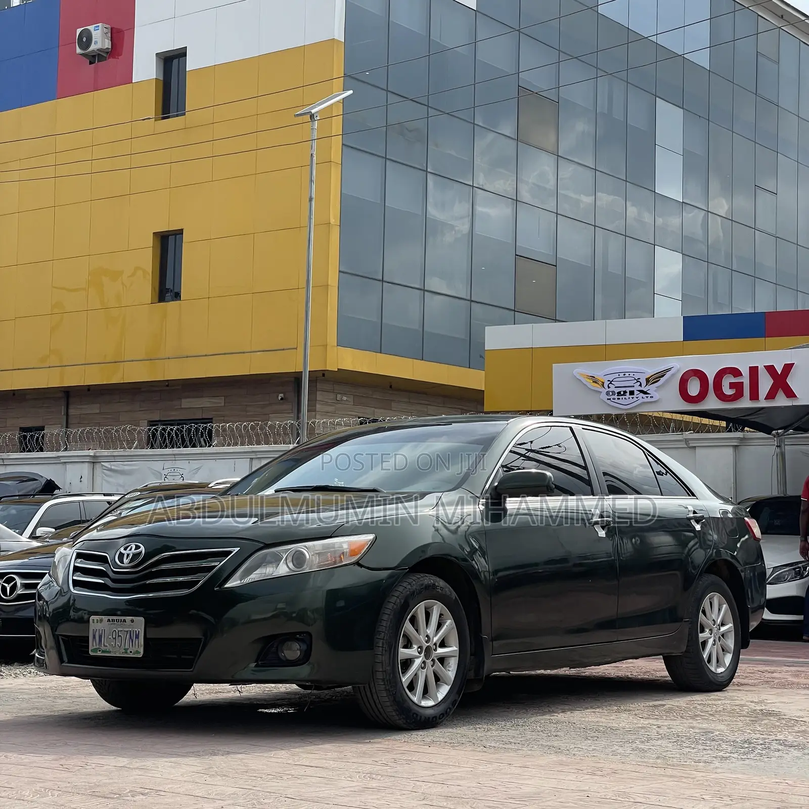 Toyota Camry LE 4dr Sedan (2.5L 4cyl 6AM) 2010