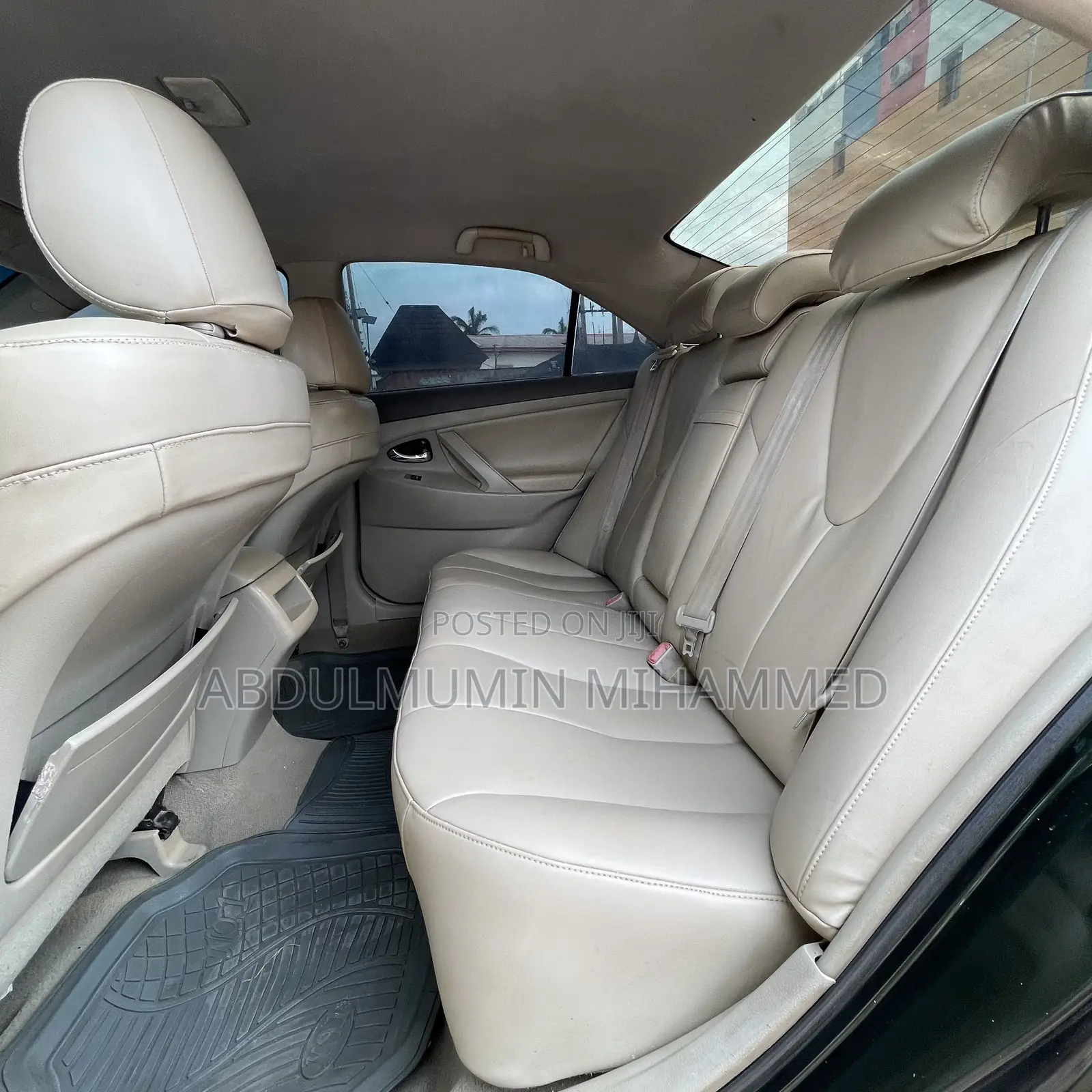 Toyota Camry LE 4dr Sedan (2.5L 4cyl 6AM) 2010