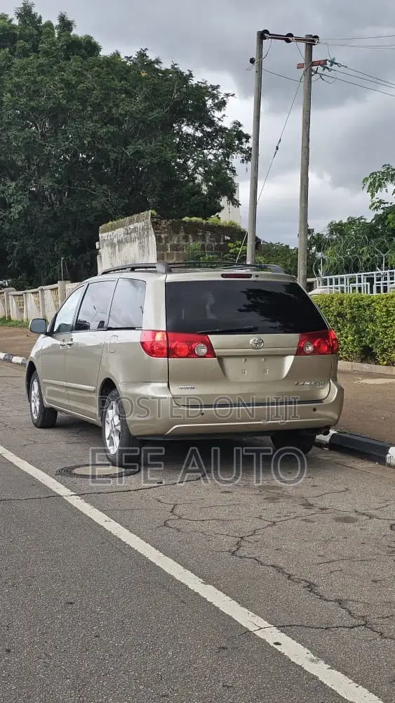 Toyota Sienna XLE AWD 2006 Gold
